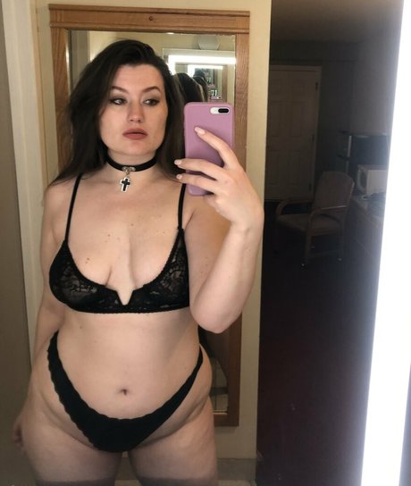 Tori Assins star erotic photo