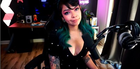 Aileen Senpai model art gallery