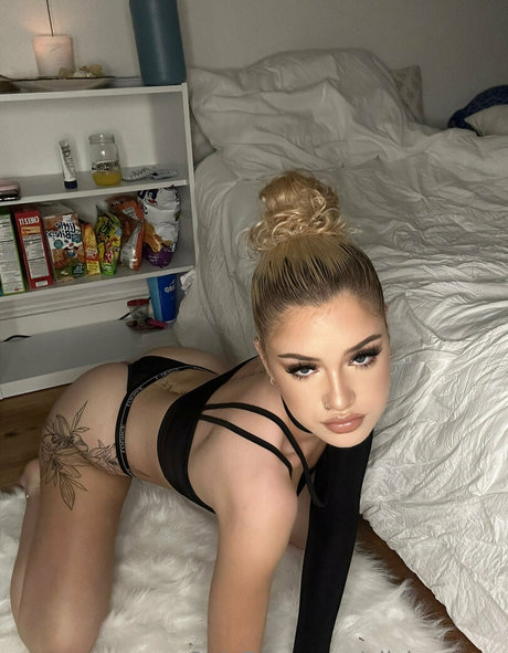 aliciamayer hot actress photos