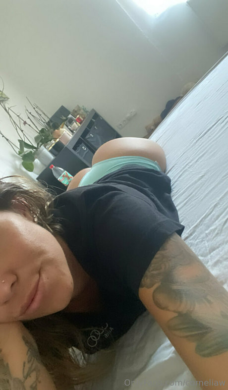 corneliaw star erotic archive