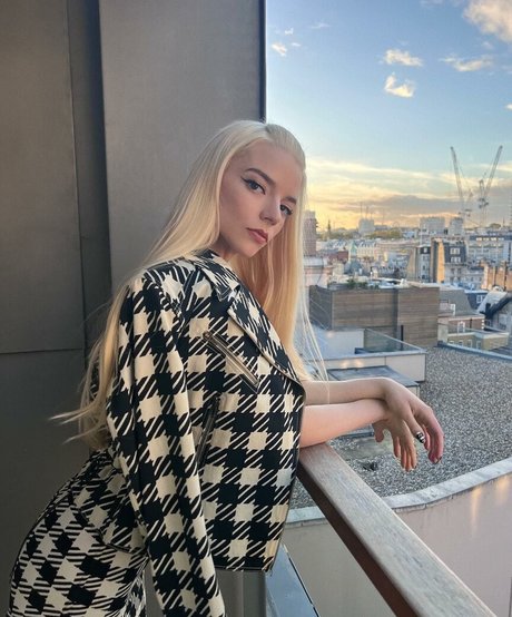 Anya Taylor Joy star pretty pics