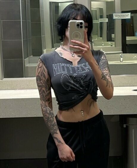 Redroomromance sexy model photo