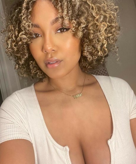Parker McKenna Posey profile image