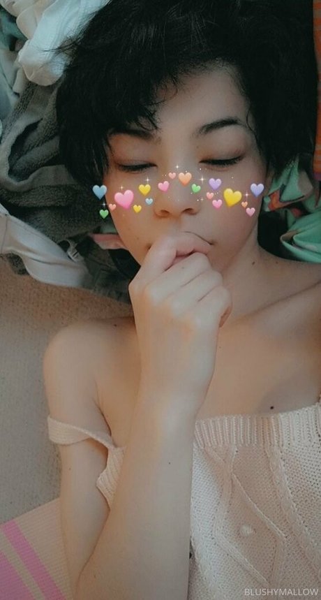 blushymallow model nude picture
