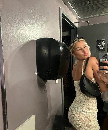 Alexa Meyer nude actress picture
