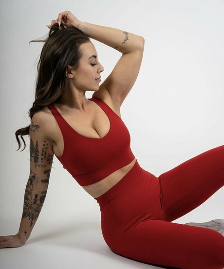 Maddison Noel sexy actress galleries