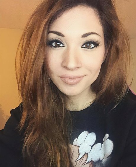 MelonieMac pornstar art photos