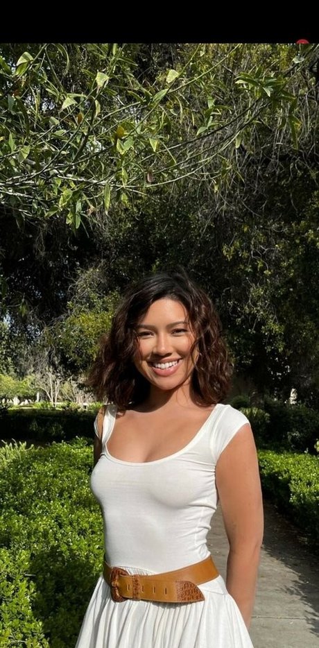 Julia Kelly pretty star photos