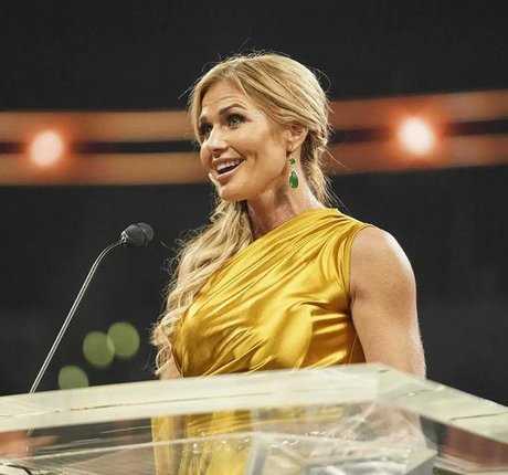 Torrie Wilson pornographic star photos