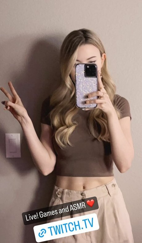 Dizzykitten pornographic model photos