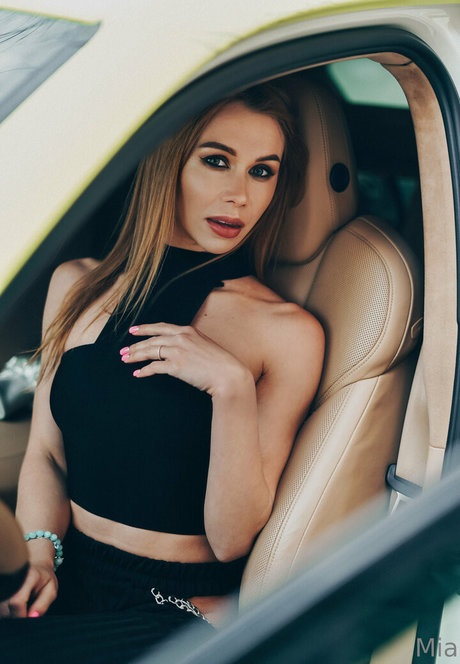 miabandini69 pornstar pretty pic