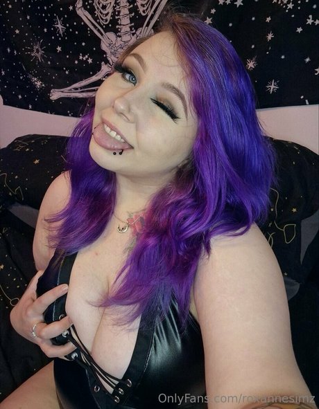 Roxannesimz nude model archive
