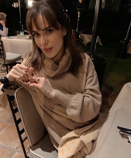 Nicolle Gironda hot actress pics