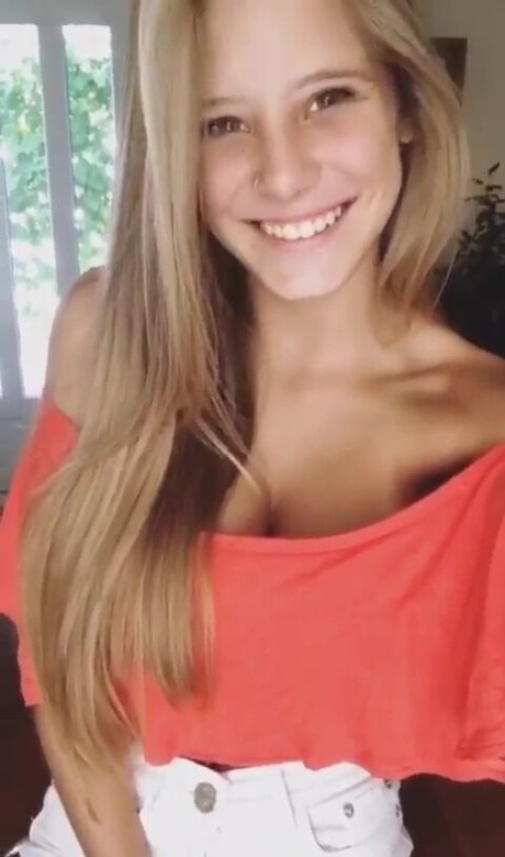 Sol Aguilera star exclusive pics