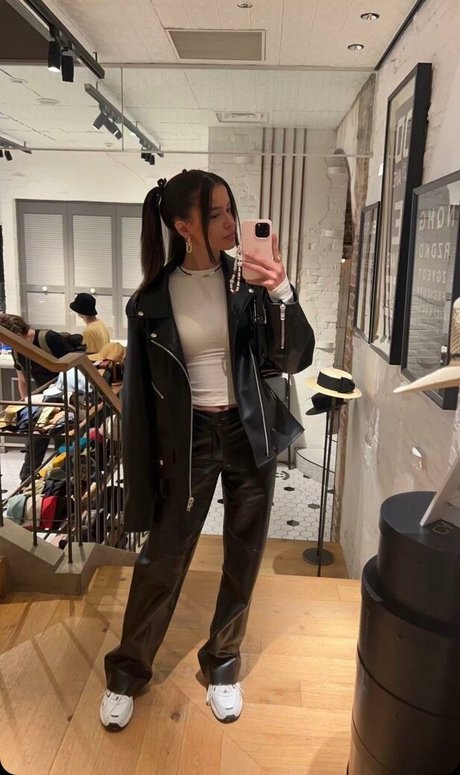 Lea Elui naked pornstar photos