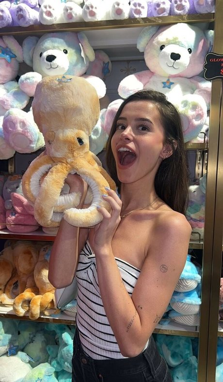 Lea Elui hd actress pics