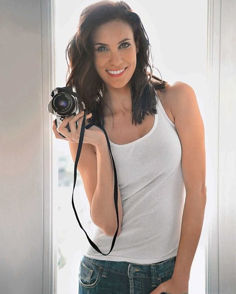 Daniela Ruah star hd photo