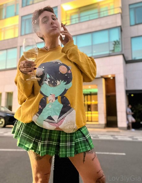 lovelygia art star pic