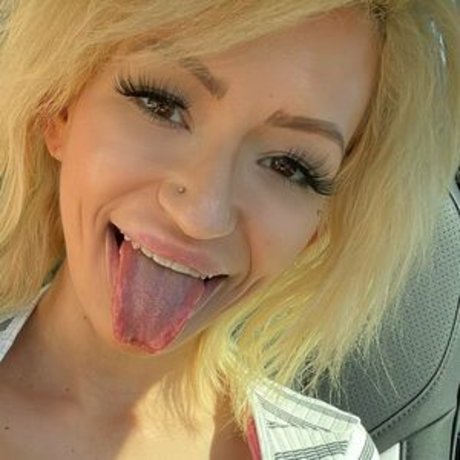 bimbosister porn model photo