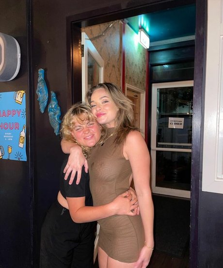 Abbie Chatfield pretty model images