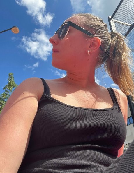 littleshyme model hd image