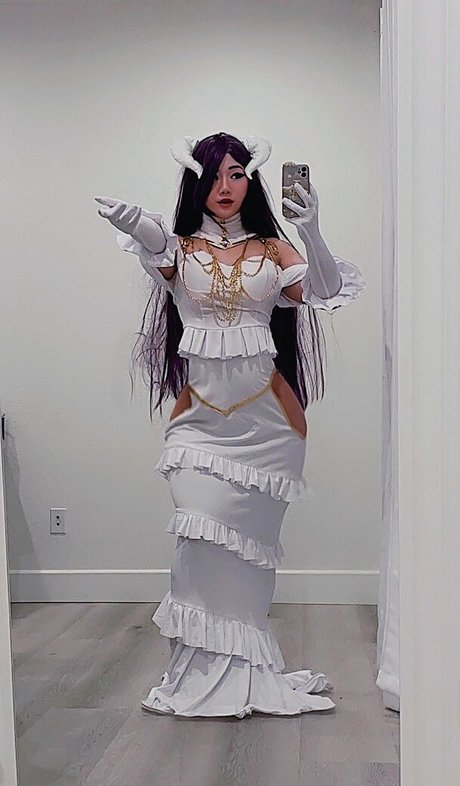 milkwarmy naked model pictures