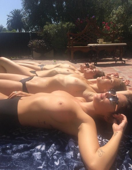 Addison Timlin pretty model picture