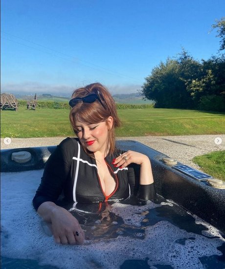 Gemothy model nudes pic