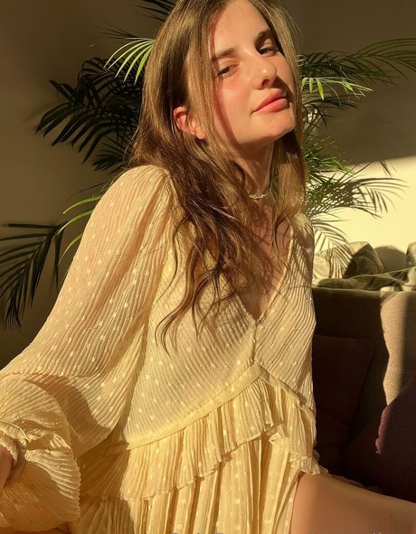 stormibee nice actress pic