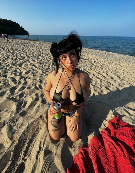 strawbewyswing exclusive actress pic