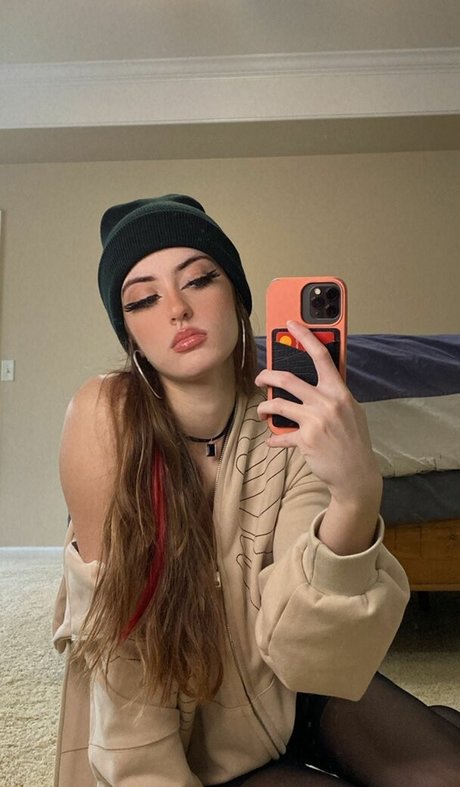 luweazl model hot photos