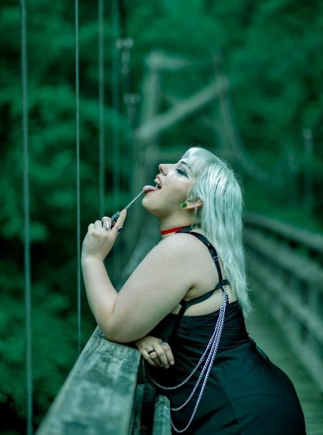 lvngdedgrl perfect actress photo