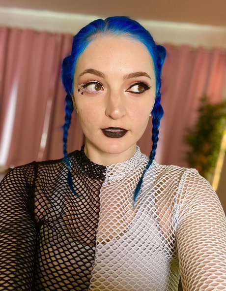 Littlesiha star porn pics