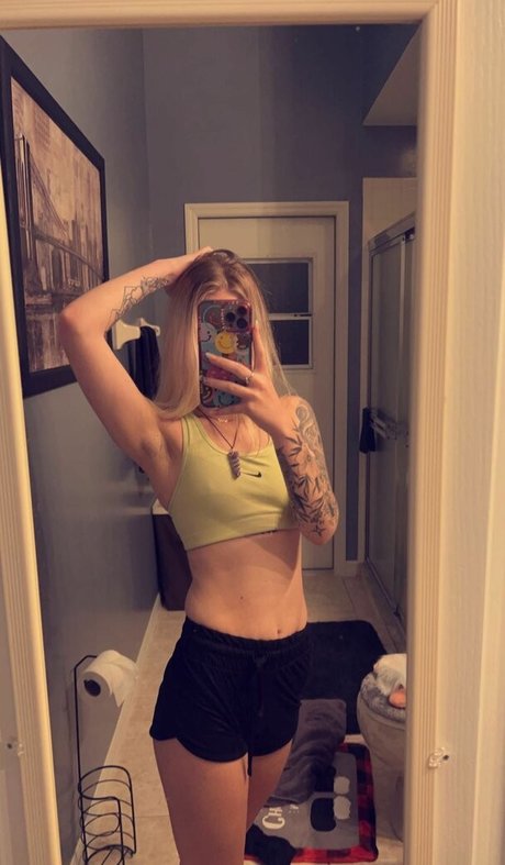 Gingiehippie model sexy photos