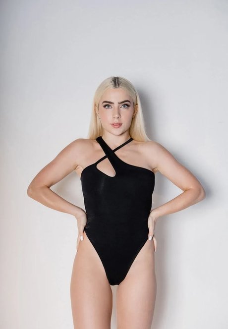 busty brunette onlyfans porn pics