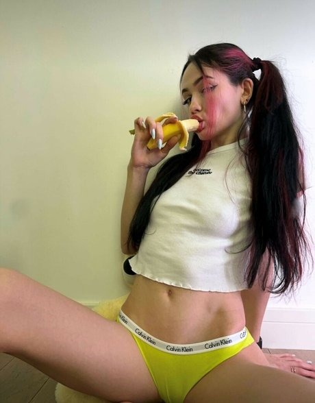 B u l o c h k a pornographic model photos