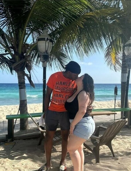 Huda Style pornstar exclusive image