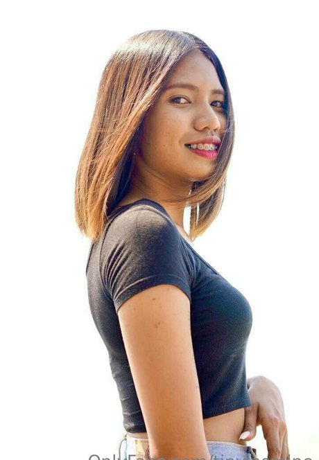 tinyjasmine model nude picture