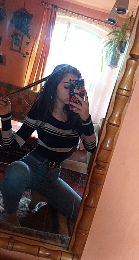 Wiktoria Bystron sexy pornstar gallery