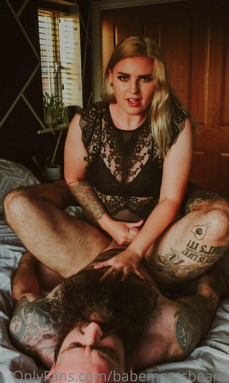 babemeetsbeard sexy pornstar img