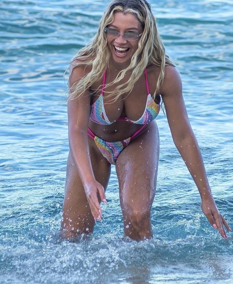 Molly Rainford star exclusive pic