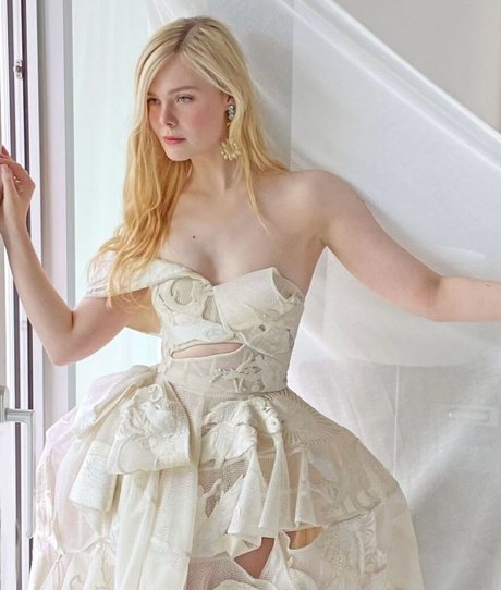 Elle Fanning model naked gallery