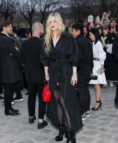 Elle Fanning naked pornstar pics