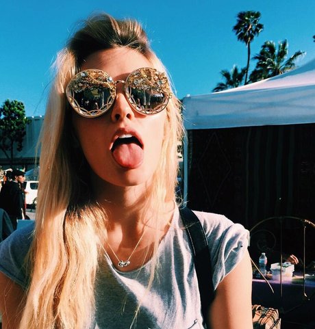 Wallis Day star sex pic