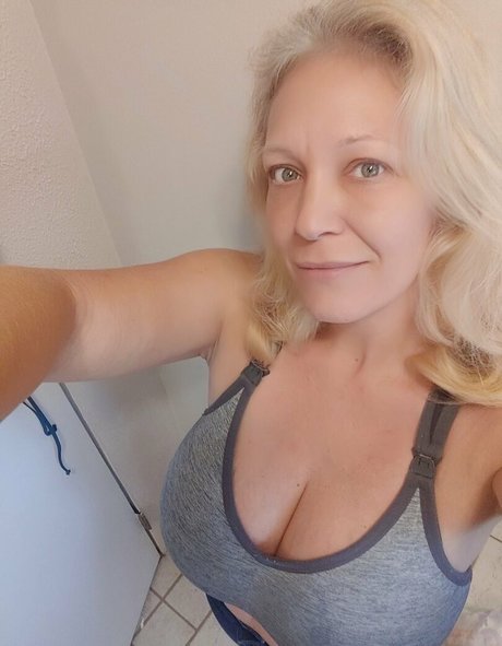 Charlee Chase star free images