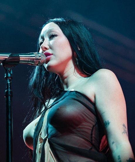 Noah Cyrus exclusive pornstar gallery