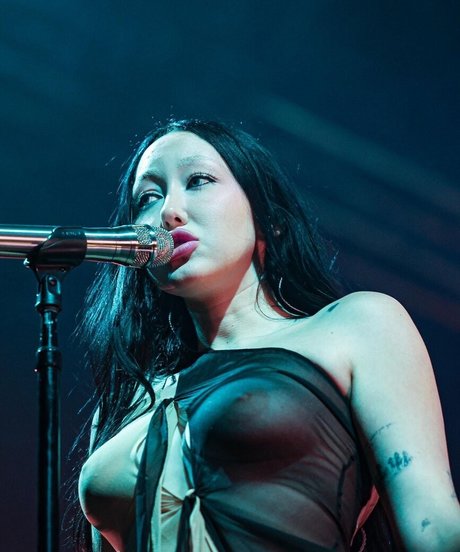 Noah Cyrus top pornstar pics