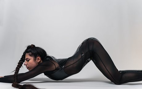 Delear zaza naked actress photo