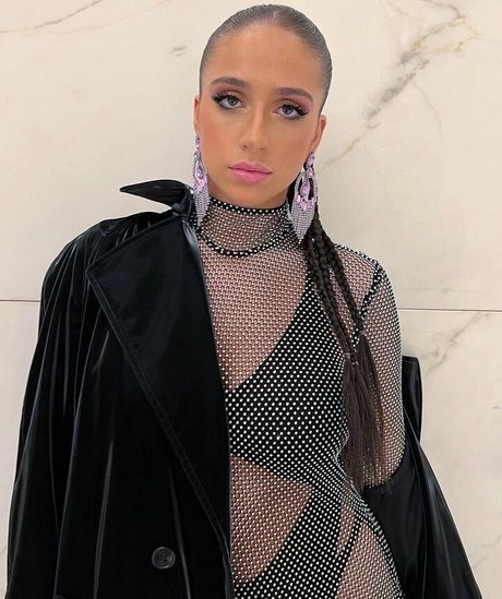 Tate McRae nudes star pics