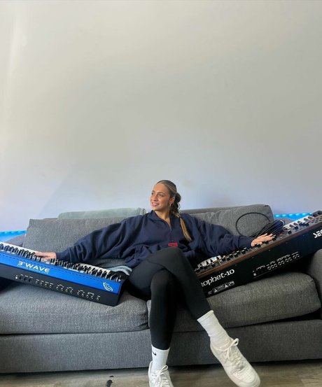 Tate McRae adult star img